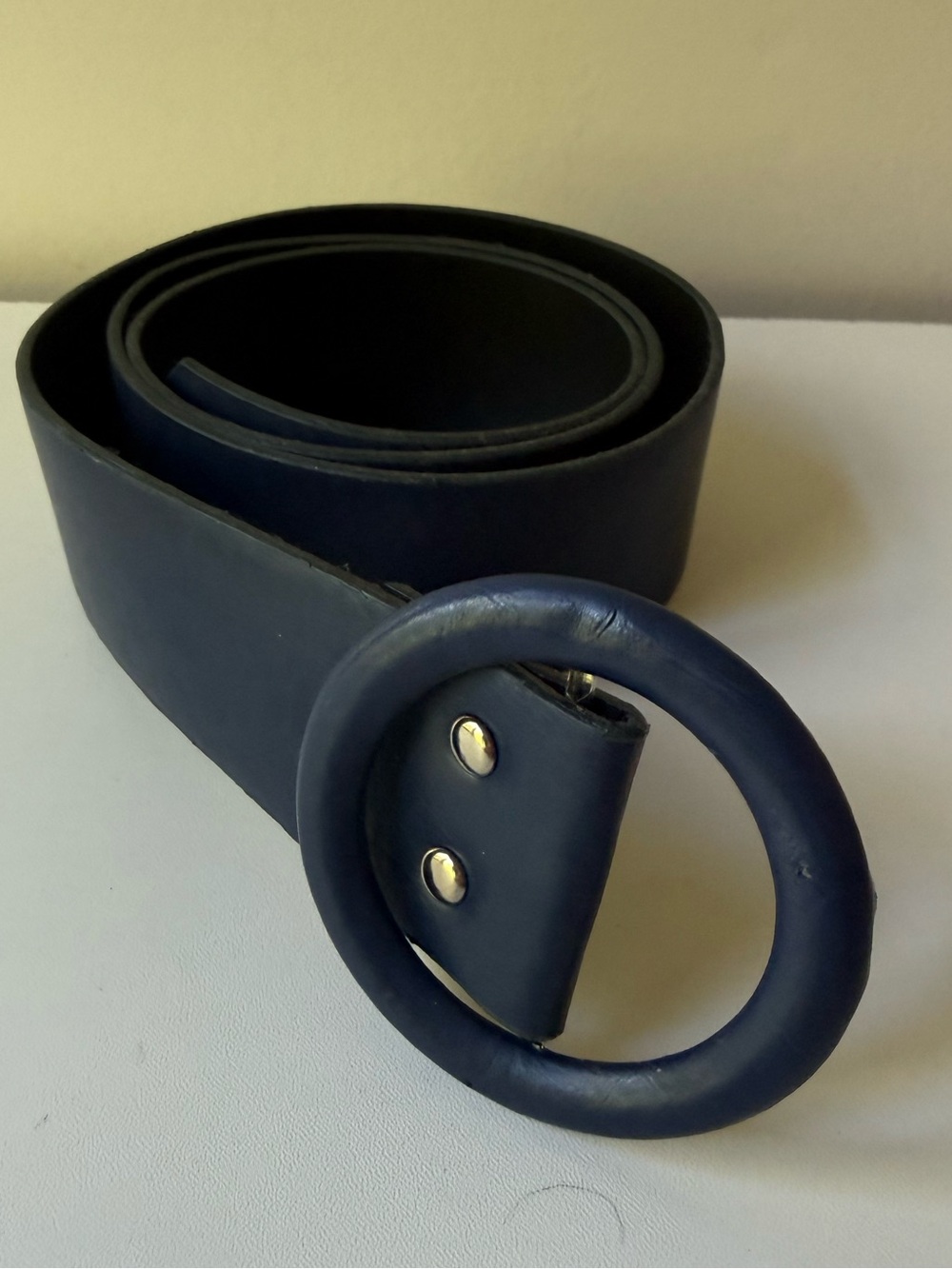 Wide Navy Round-Buckle Leather Belt
